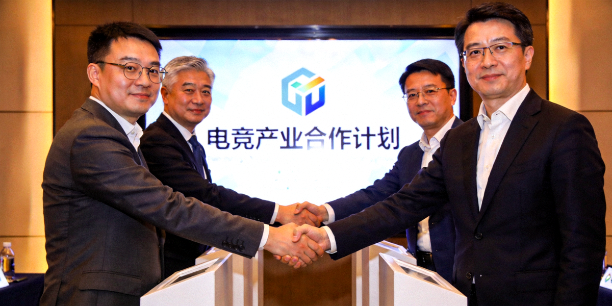 电竞产业合作峰会现场：多位行业领袖在台上握手，背景是大屏幕显示合作项目logo