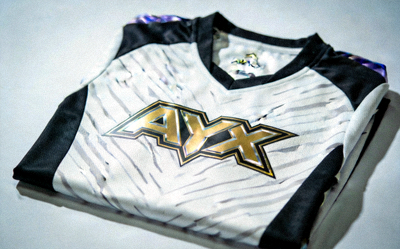 AYX体育战队新赛季队服展示，黑白配色搭配金色AYX标志
